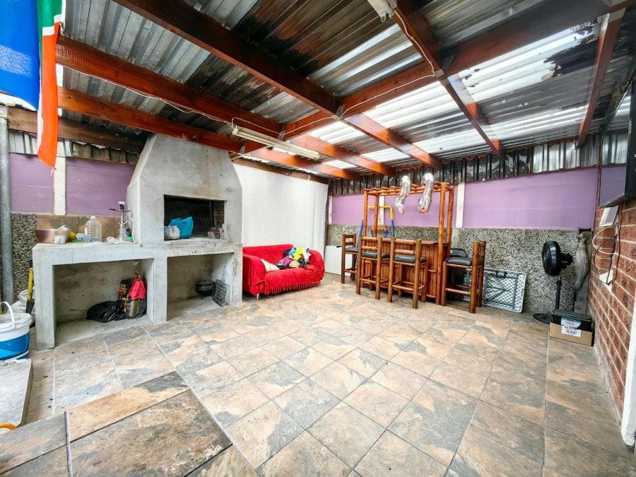 3 Bedroom Property for Sale in Lentegeur Western Cape